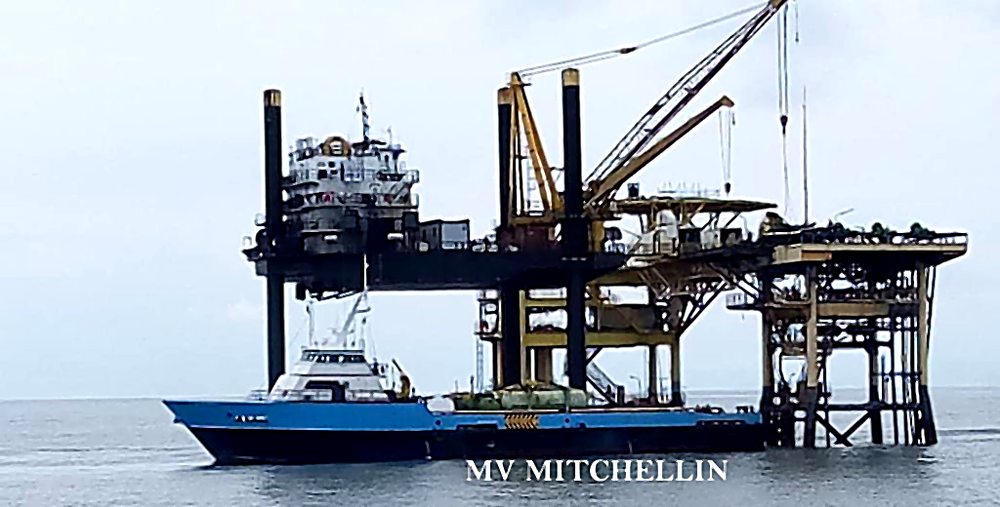 MV Mitchellin supporting offshore platform